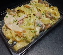 Паста с курицей и грибами 