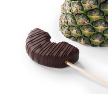 Ананас в темном шоколаде 