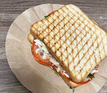 Сэндвич с курицей и сыром