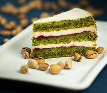 Торт фисташковый с малиной