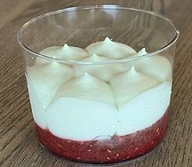 Пирожное в креманке Малина фисташка