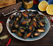 Мидии в винном соусе