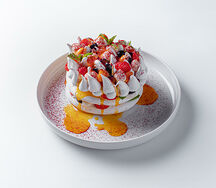 Павлова с ягодами