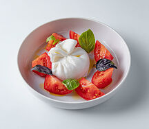 Буррата с узбекскими томатами