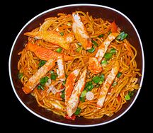 Хот гарлик чикен чоумейн