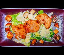 Салат Цезарь с курицей