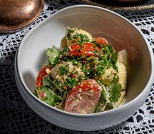 Кахетинский салат с ореховой заправкой
