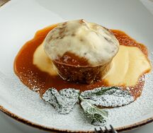 Финиковый пудинг с английским кремом