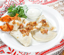 Вареники с мясом и шкварками