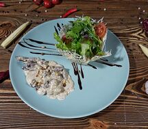 Тёплый салат с говядиной