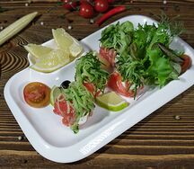 Мини рулеты из семги