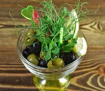 Маслины и оливки