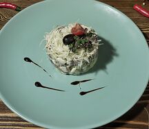 Мясной салат с грибами