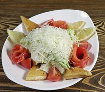 Салат Цезарь с сёмгой