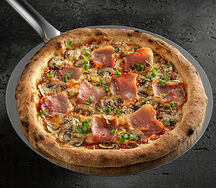 Пицца с прошутто и королевскими шампиньонами