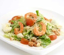 Салат Цезарь с креветками