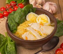Куриный суп с домашней лапшой
