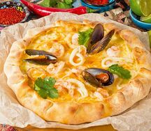 Хачапури с морепродуктами Том ям