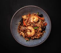 Лапша Пад Тай с курицей и креветками