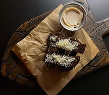Чесночный хлеб с соусом цезарь