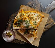 Кесадилья с курицей, томленой фасолью и домашним мацони