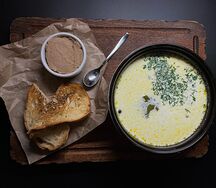 Куриный сливочный суп с кнелями