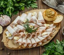 Сало домашнее копченое и соленое с чесноком, ржаными гренками и горчицей