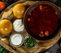 Борщ со смальцем и пампушками