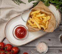 Картофель фри с кетчупом