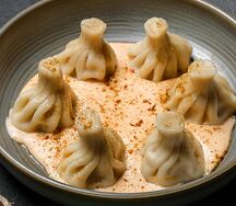 Мини хинкали с начинкой из курицы и креветками