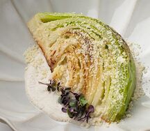 Стейк капусты с трюфельным соусом