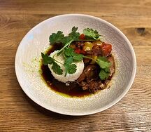 Баранья лопатка в соте из овощей