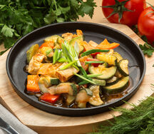 Куриная грудка с овощами