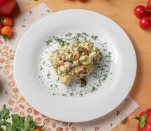 Салат Оливье с курицей