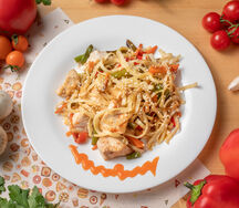 Лапша вок с курицей и овощами в соусе терияки