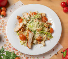Салат Цезарь с курицей