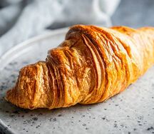 Круассан с начинкой пралине