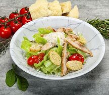 Салат Цезарь с куриным филе