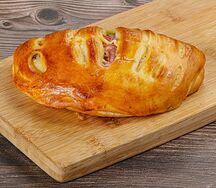 Пирожок с курицей и грибами