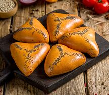 Пирожок с клубникой