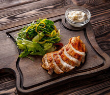 Куриная грудка на гриле с овощами микс