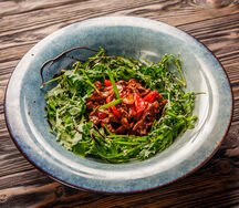 Салат с теплой телятиной