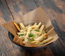 Картофель фри с пармезаном и трюфельным маслом