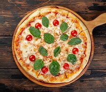 Пицца с креветками и шпинатом