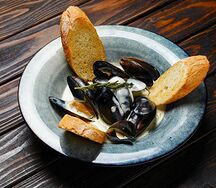 Мидии в соусе блю чиз