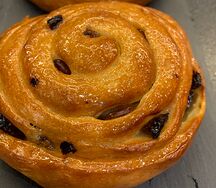 Булочка с изюмом