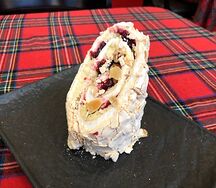 Меренговый рулет с фисташковым кремом