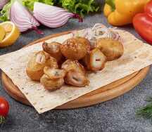 Молодой картофель с салом на мангале