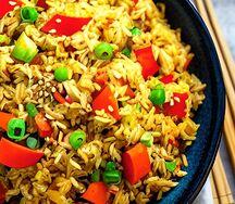 Жареный рис с курицей