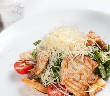 Цезарь с курицей